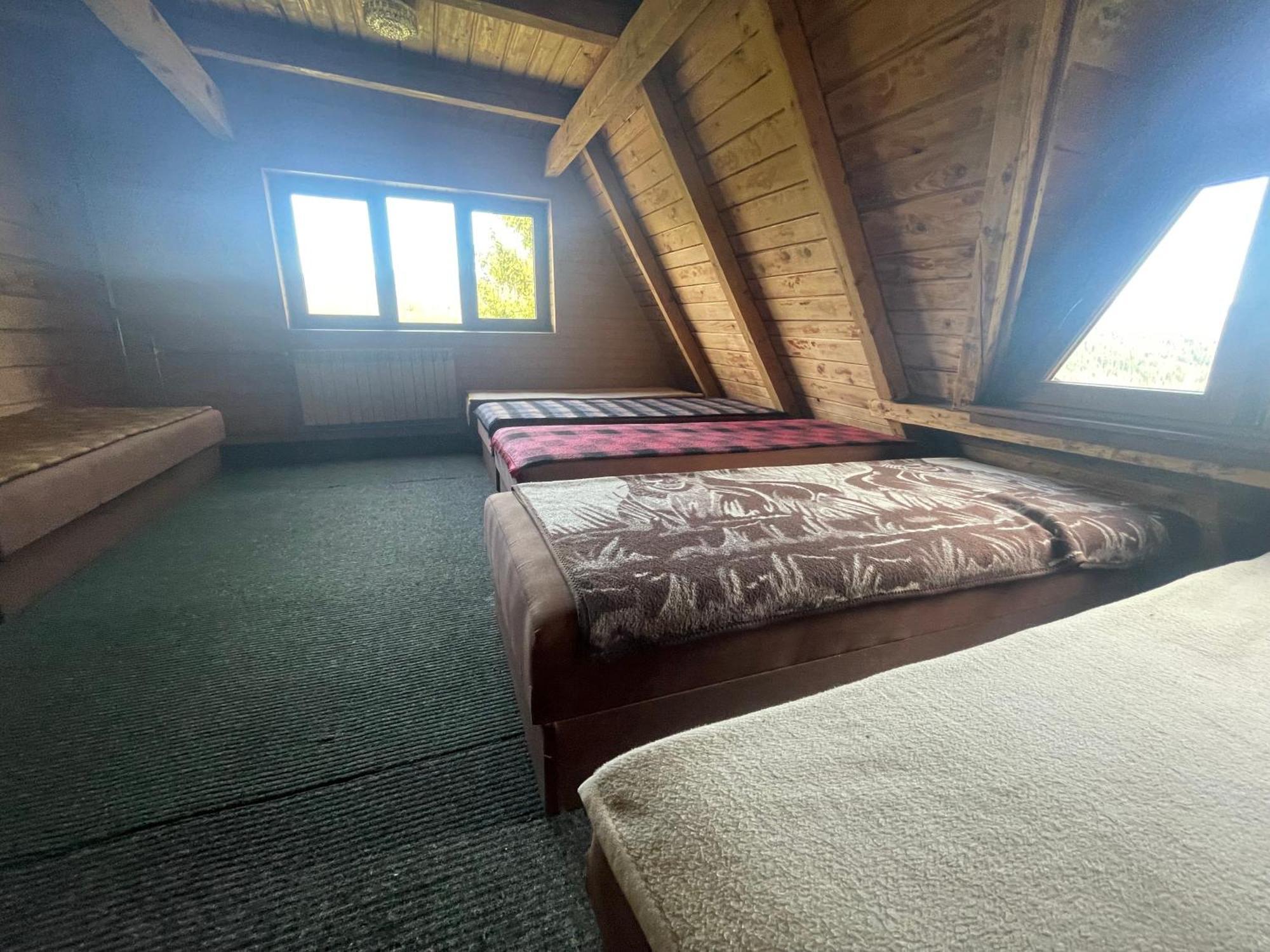 Bacowka Pttk Pod Honem - Schronisko Gorskie Hostel Cisna Exterior photo