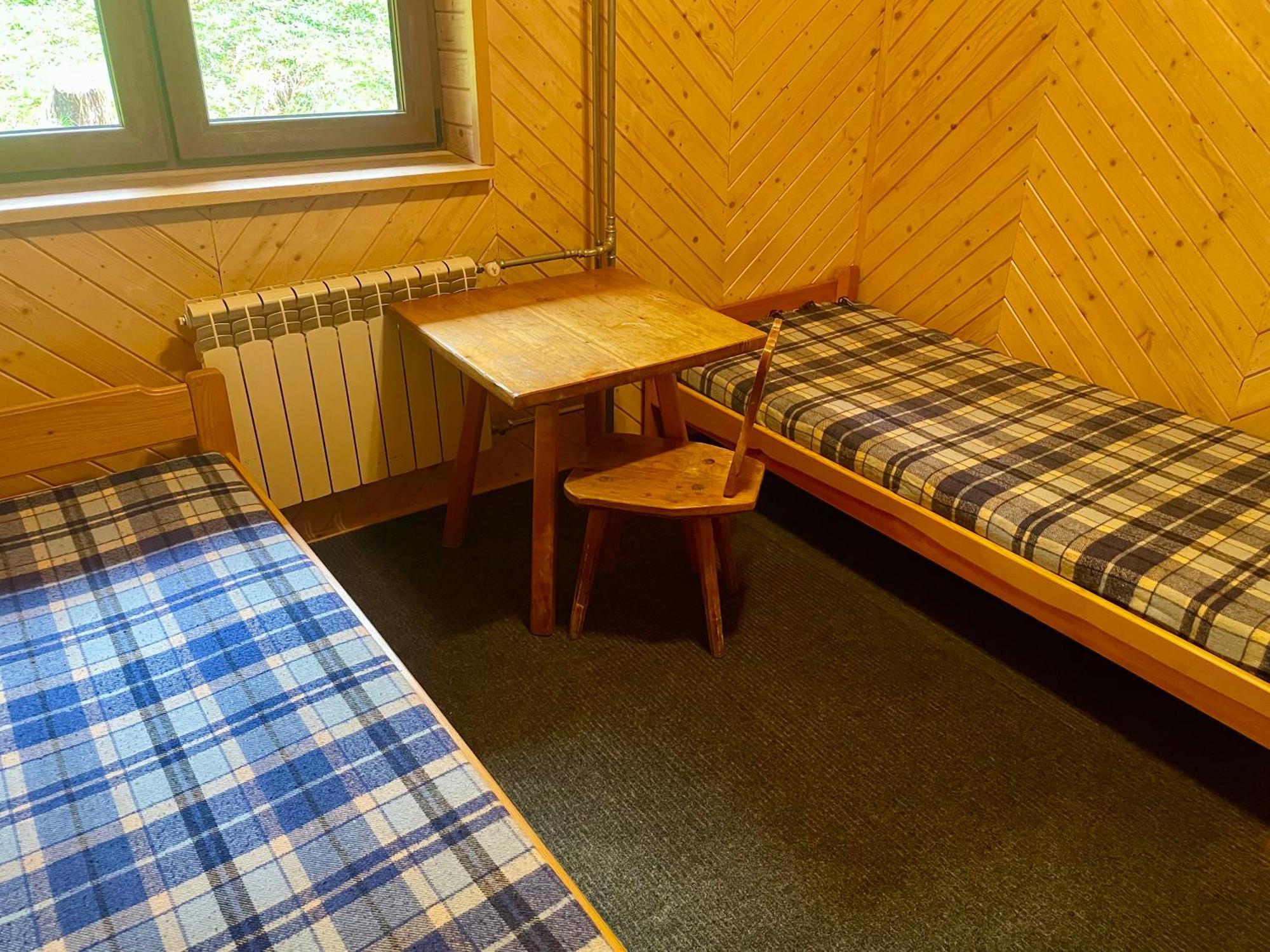 Bacowka Pttk Pod Honem - Schronisko Gorskie Hostel Cisna Exterior photo