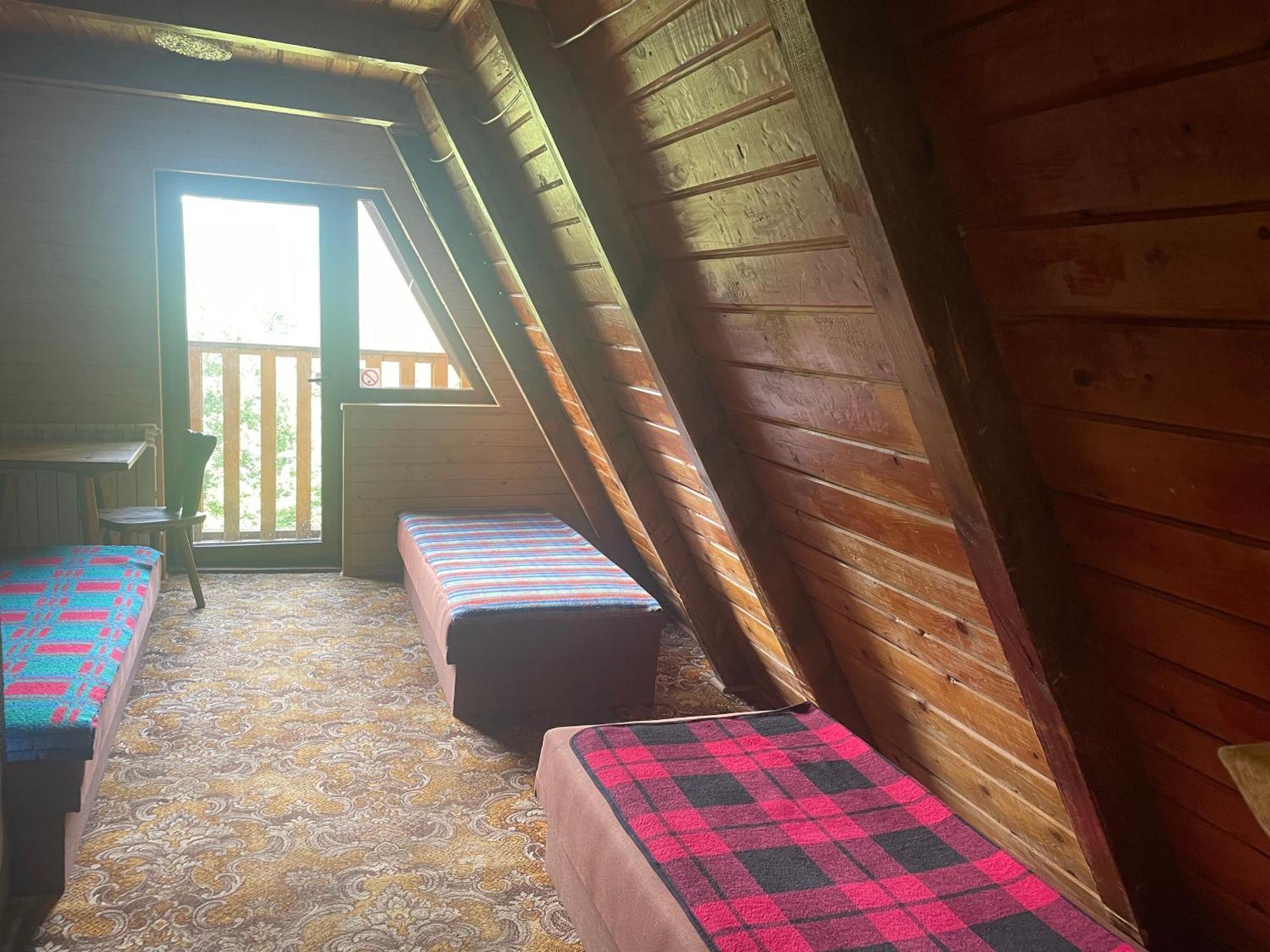 Bacowka Pttk Pod Honem - Schronisko Gorskie Hostel Cisna Exterior photo