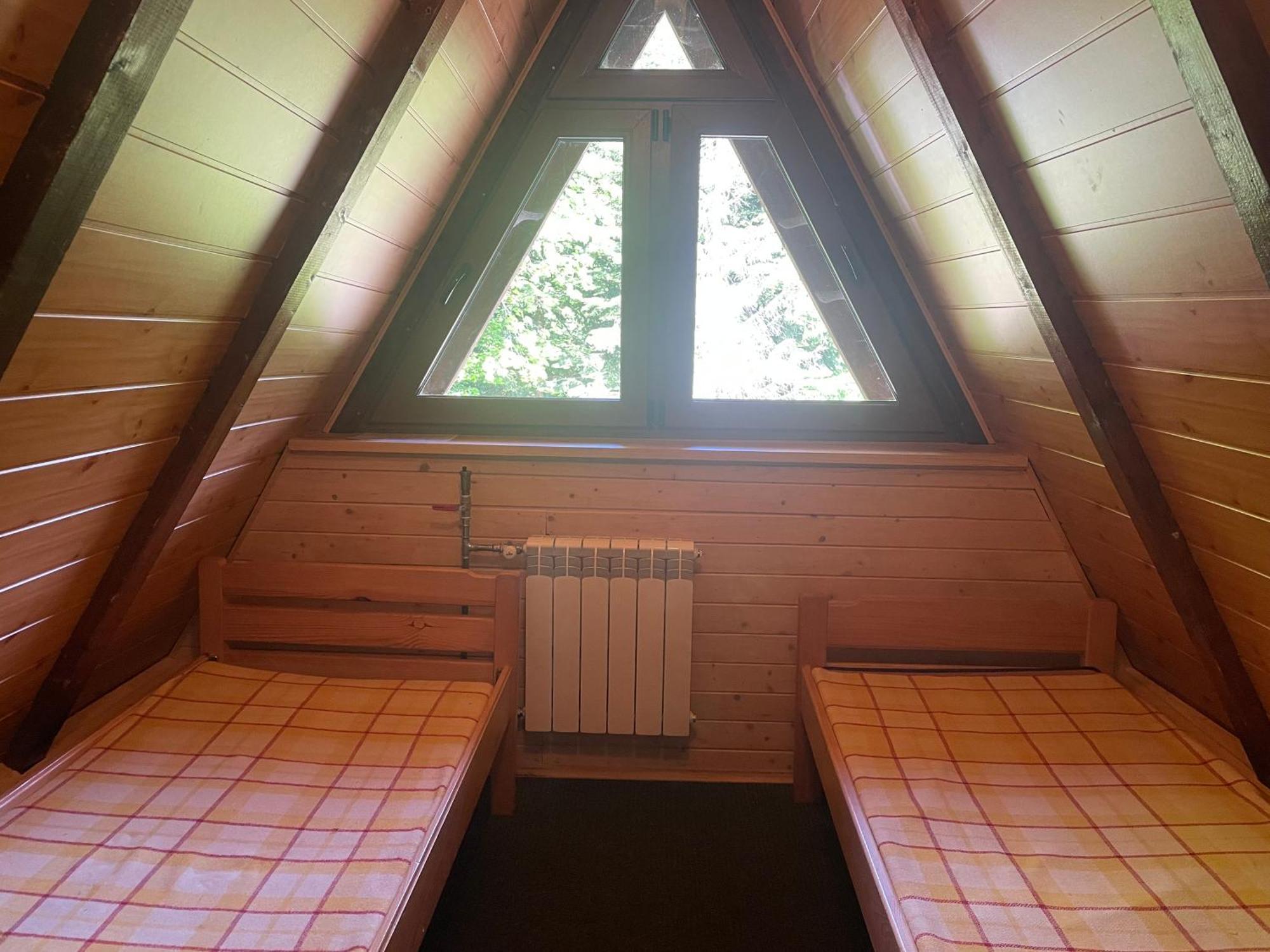 Bacowka Pttk Pod Honem - Schronisko Gorskie Hostel Cisna Exterior photo