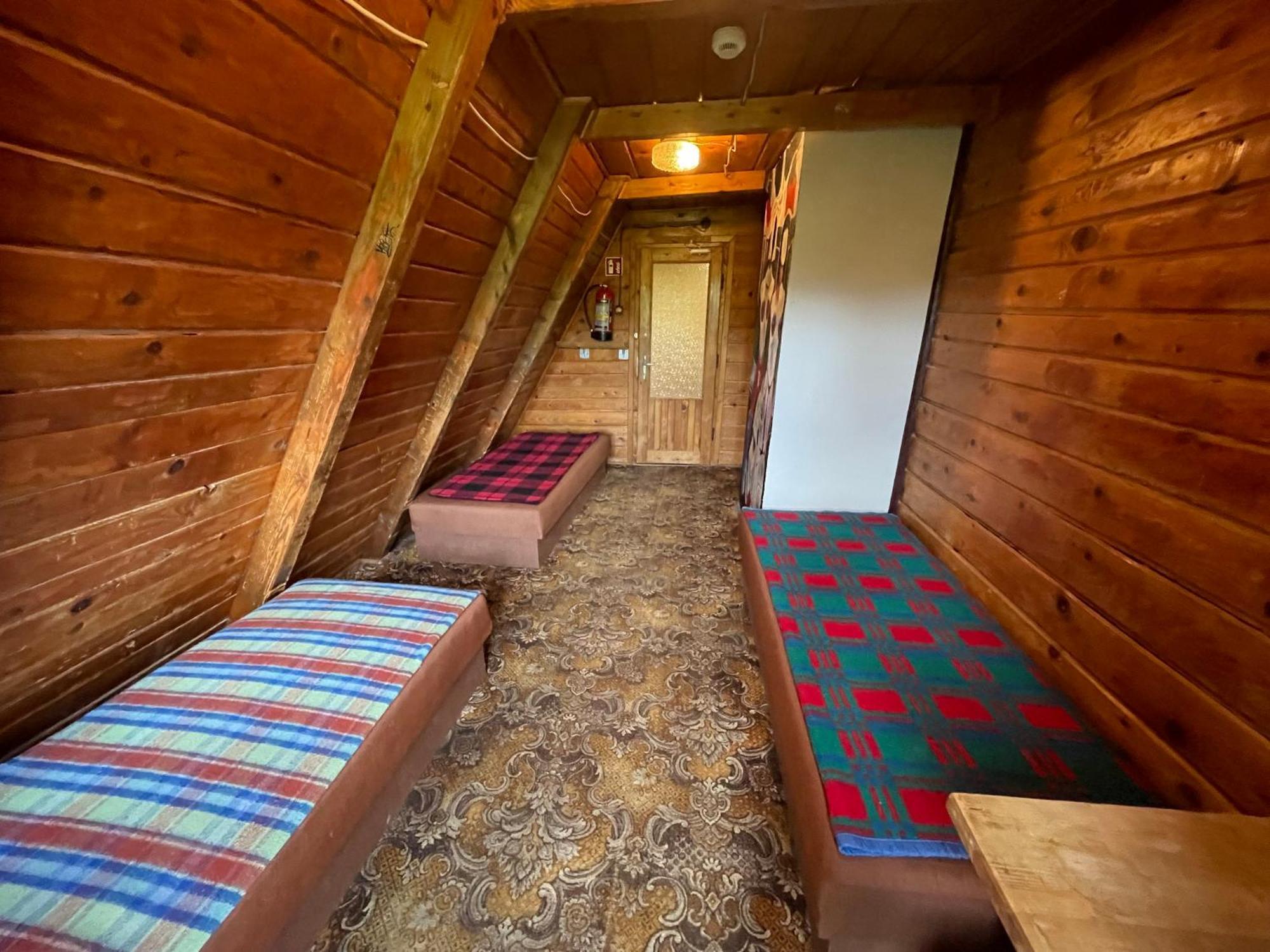 Bacowka Pttk Pod Honem - Schronisko Gorskie Hostel Cisna Exterior photo