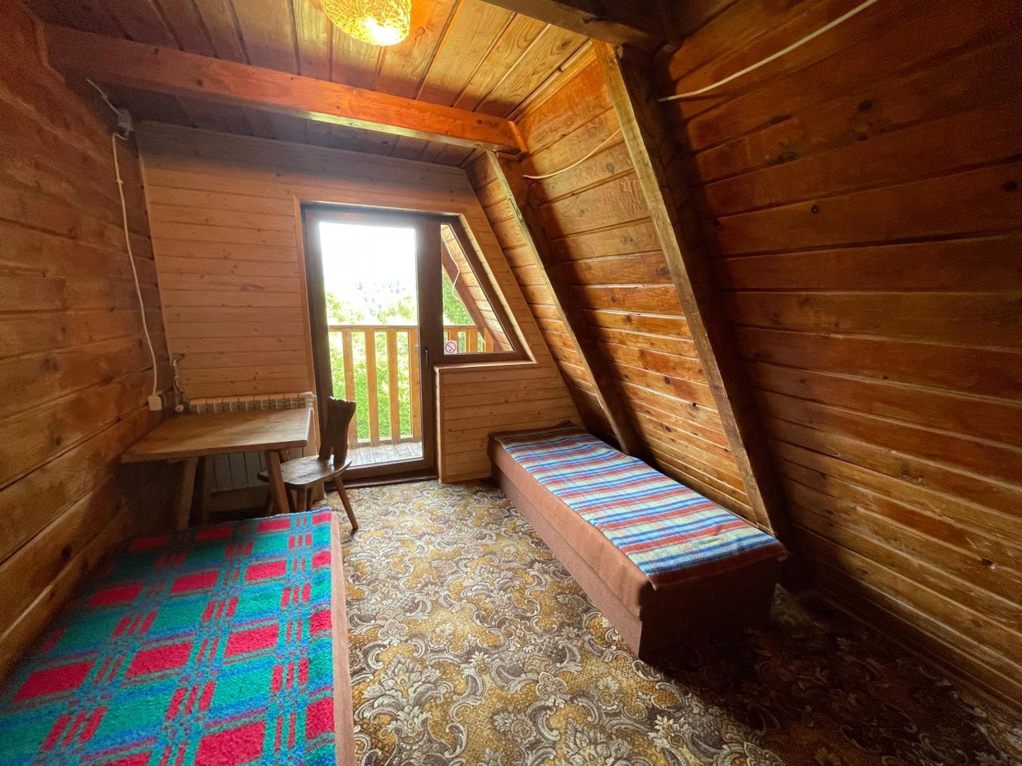 Bacowka Pttk Pod Honem - Schronisko Gorskie Hostel Cisna Exterior photo