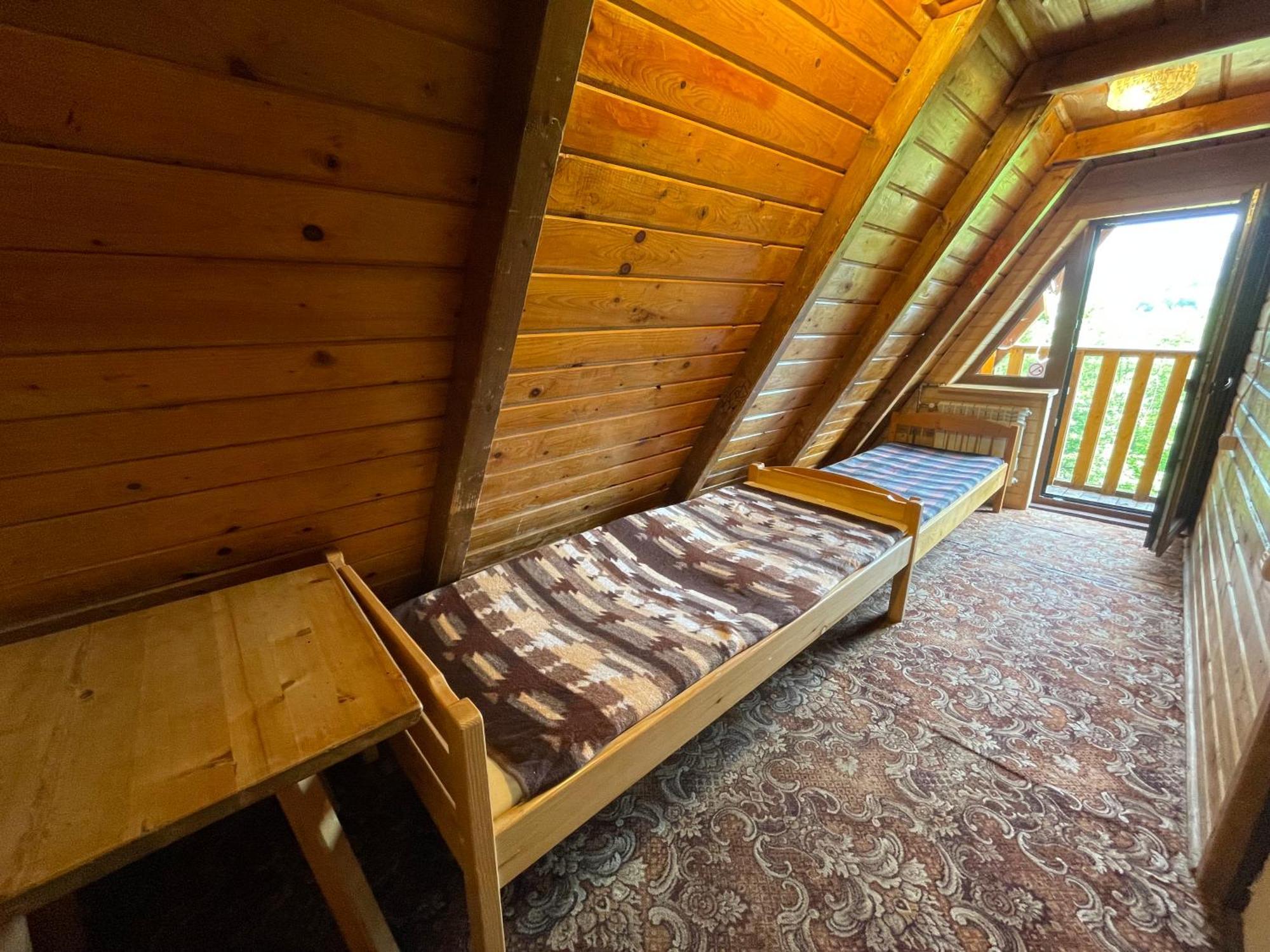 Bacowka Pttk Pod Honem - Schronisko Gorskie Hostel Cisna Exterior photo