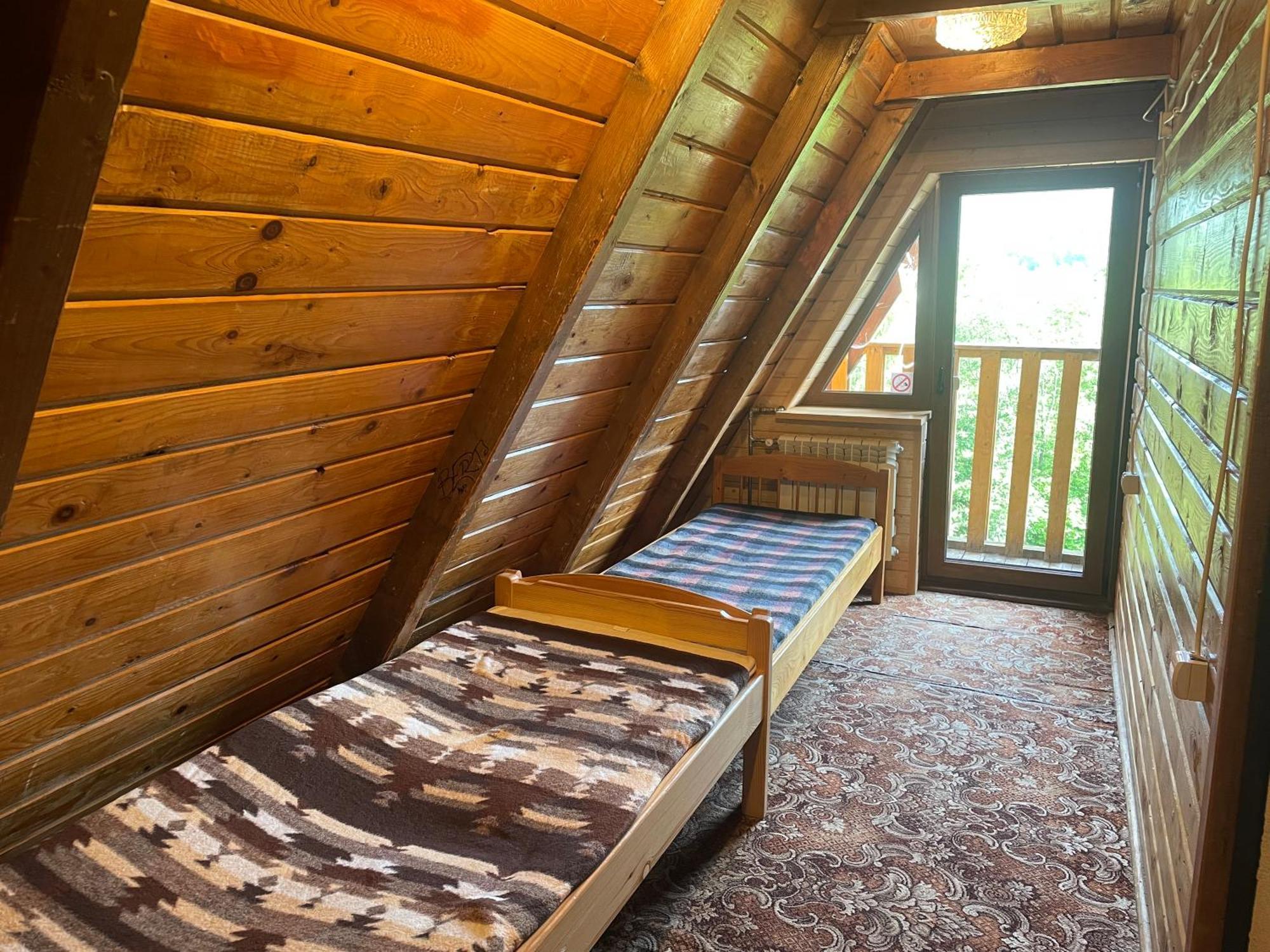 Bacowka Pttk Pod Honem - Schronisko Gorskie Hostel Cisna Exterior photo
