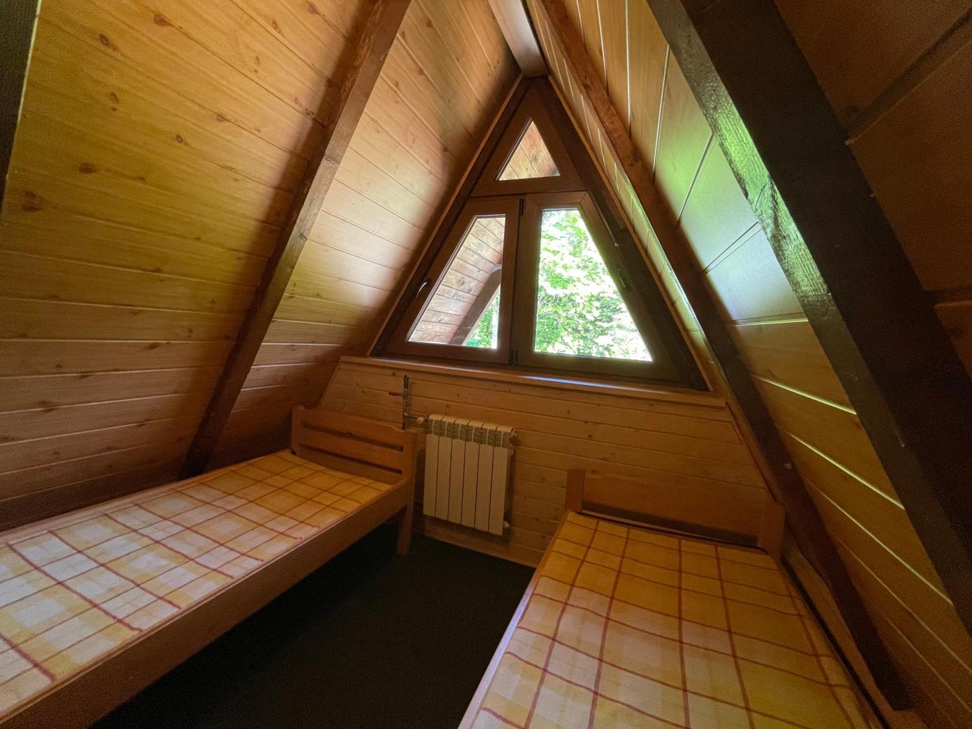 Bacowka Pttk Pod Honem - Schronisko Gorskie Hostel Cisna Exterior photo